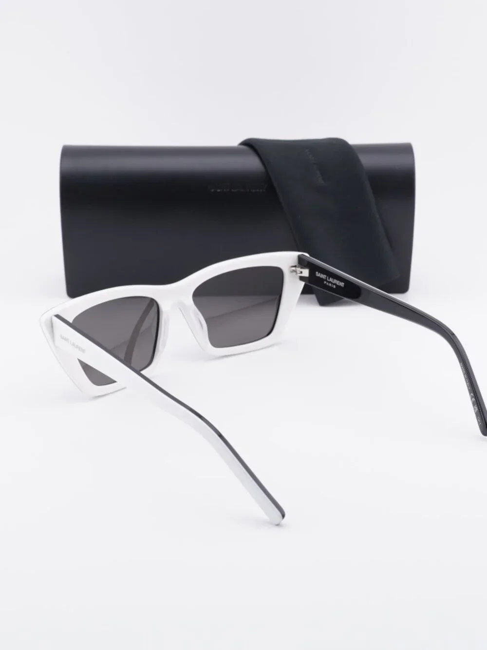 Saint Laurent model sl276